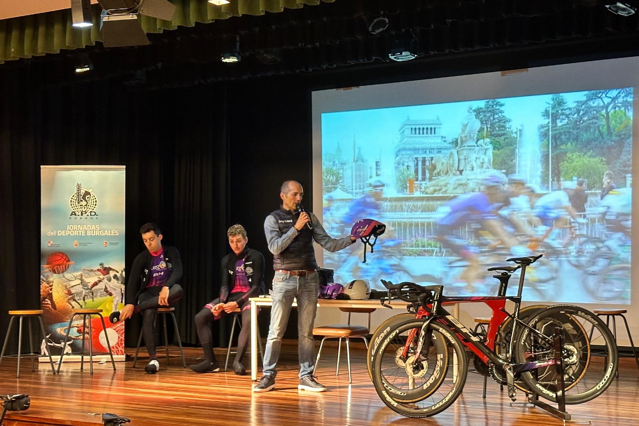 El Burgos BH acerca el ciclismo a los más jóvenes