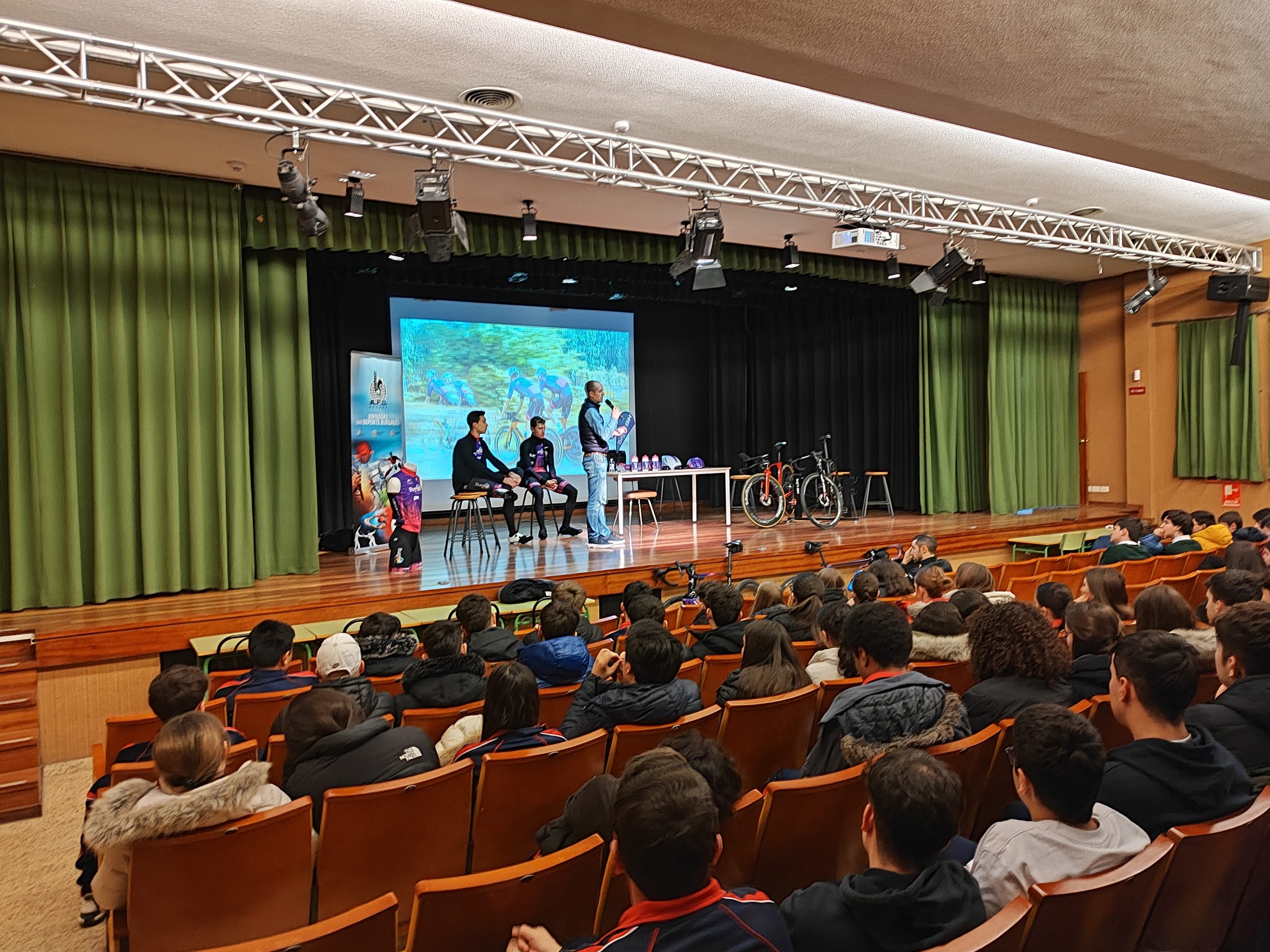 El Burgos BH acerca el ciclismo a los más jóvenes