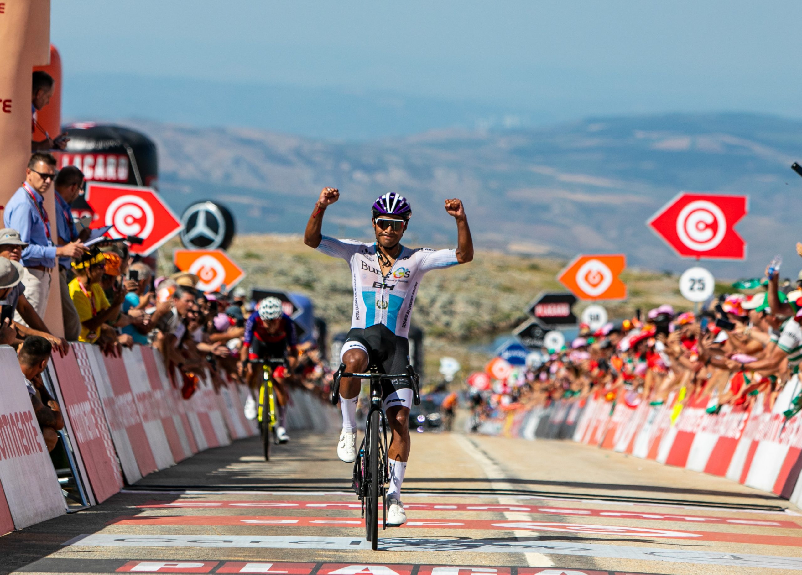 Sergio Chumil conquista la cima de Torre en Portugal